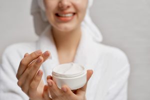 3 Moisturizer Anti Aging untuk Kulit Sensitif, Wajib Masuk Wishlist!