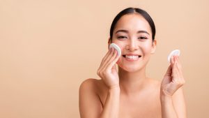 Micellar Water vs Milk Cleanser, Mana yang Terbaik Angkat Kotoran di Wajah?