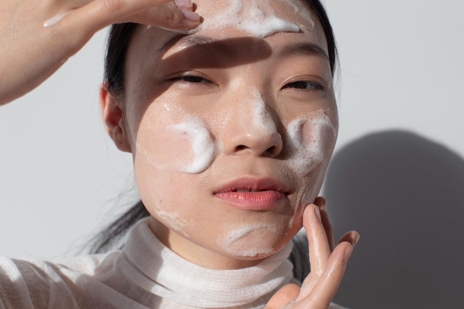 5 Foaming Cleanser yang Cocok untuk Semua Jenis Kulit, Ada Sebamed