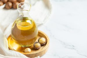 4 Manfaat Minyak Kemiri untuk Rambut, Menyehatkan dan Tampak Tebal