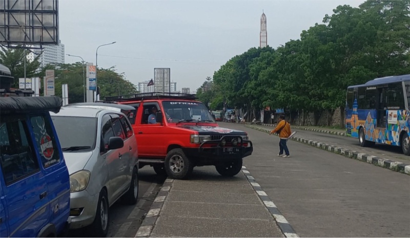 Haramnya Pengendara Bermotor Melintasi Trotoar dalam Islam