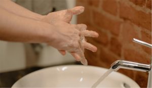 Apakah Cipratan Sabun Najis?