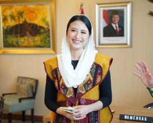 Pemerintah Kota Banjarmasin Raih 3 Penghargaan di Ballroom Hotel Fugo, Dyah Roro Esti Widya Putri Singgung Soal Pasar Rakyat