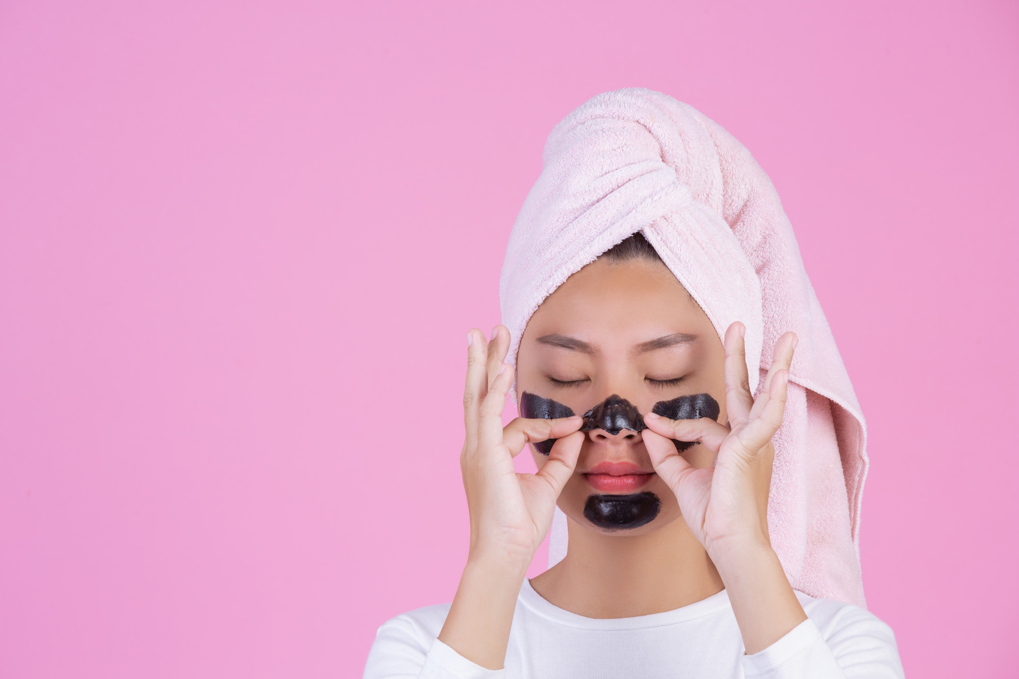 5 Cara Bersihkan Komedo dengan Bahan Alami, Bisa Pakai Tomat?