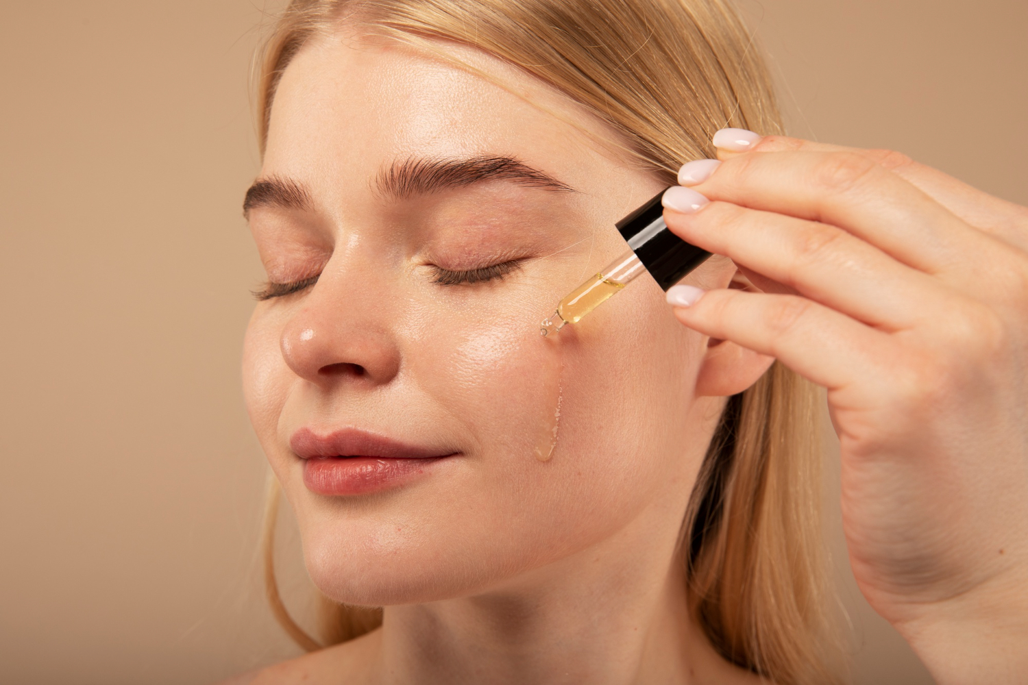 6 Tips Pakai Serum Hyaluronic Acid, Bikin Kulit Terhidrasi Maksimal