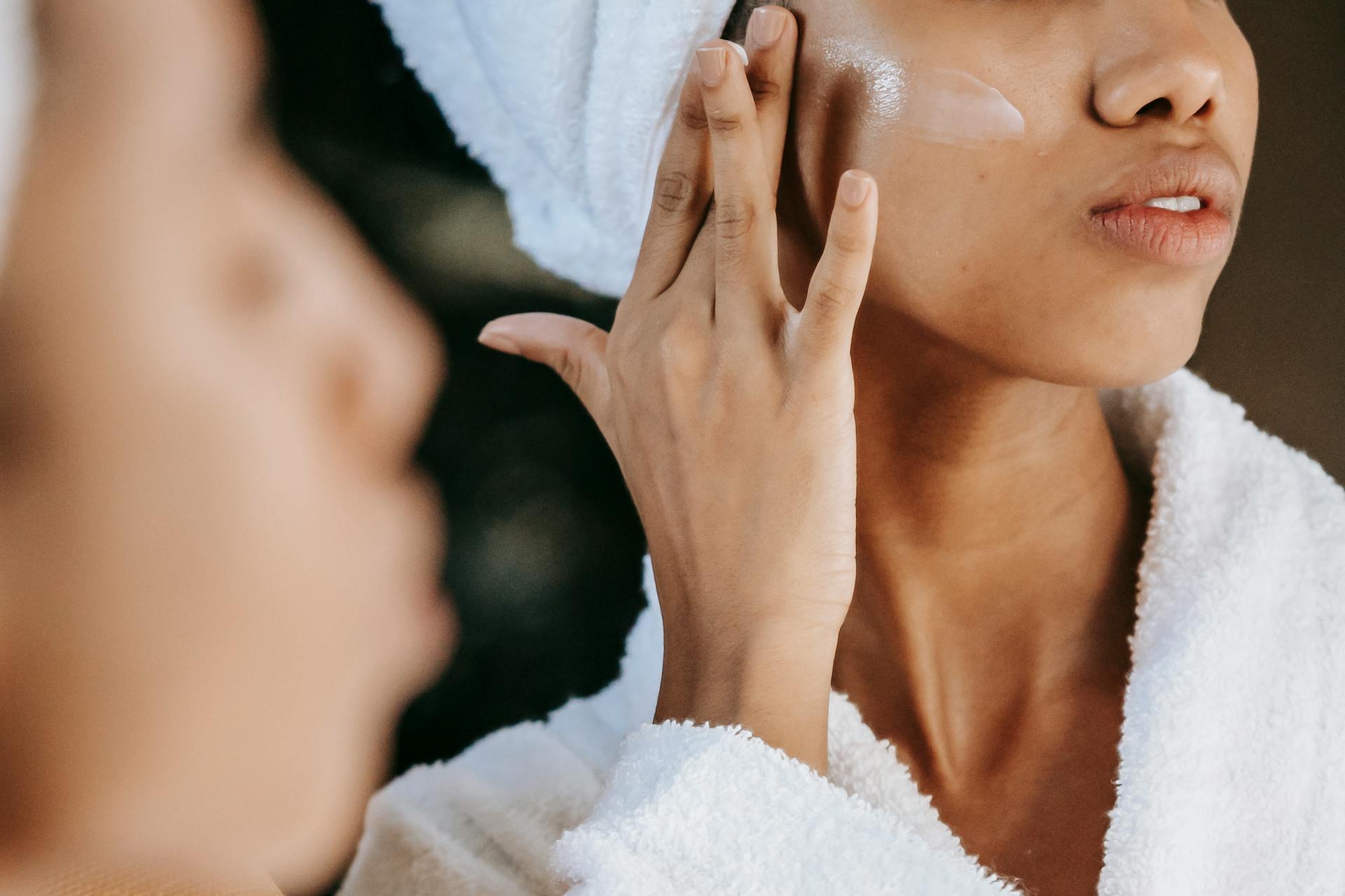 8 Manfaat Sleeping Mask, Bikin Kulit Sehat Saat Tidur