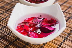 5 Manfaat Air Mawar untuk Kecantikan, Obati Jerawat?