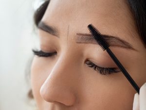 4 Masker Alami untuk Atasi Alis Rontok, Ada Minyak Zaitun