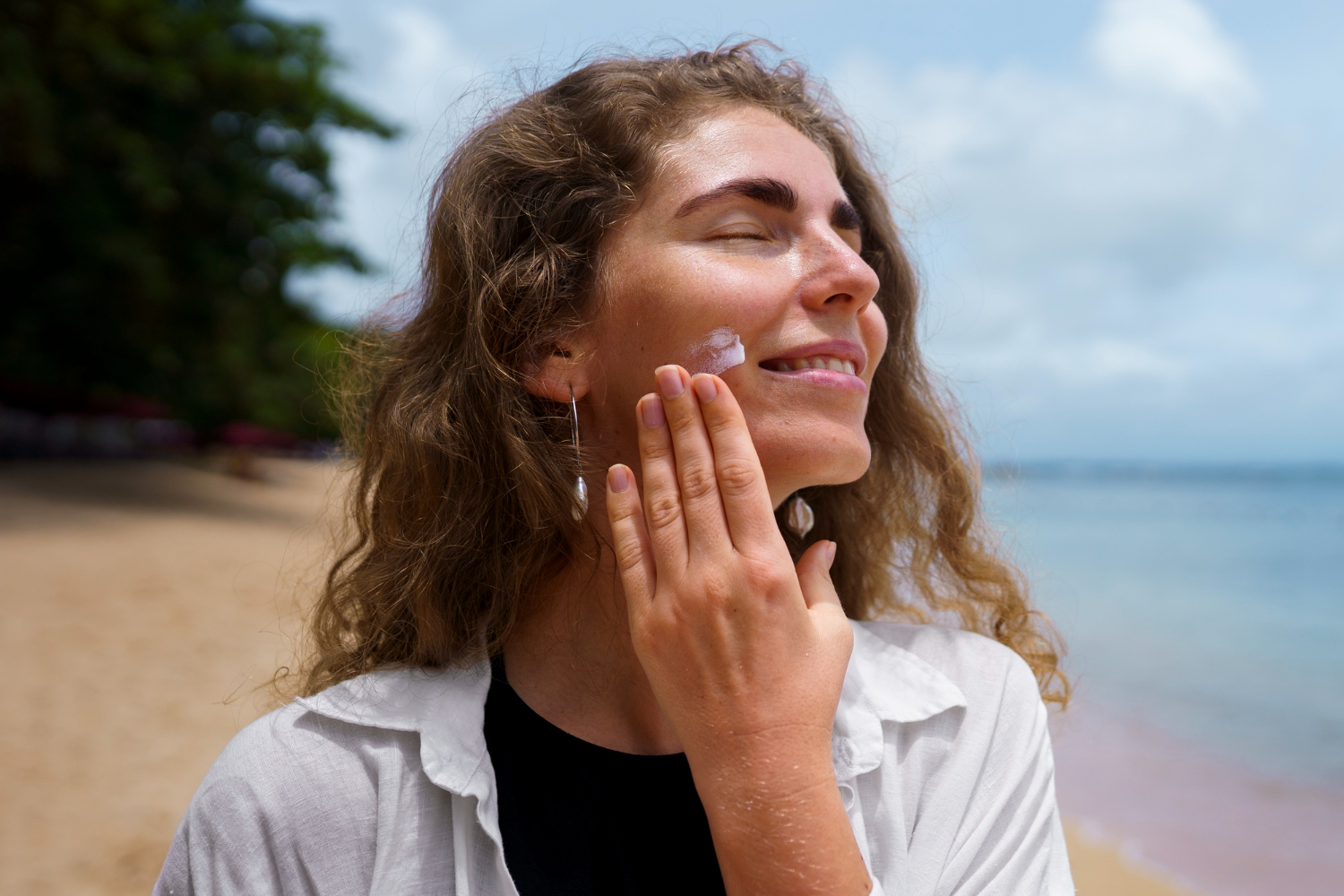 4 Perbedaan Tinted Sunscreen dan Sunscreen Biasa, Miliki Manfaat yang Sama?