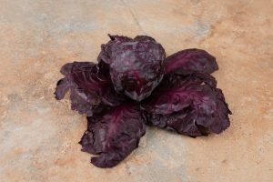 4 Manfaat Bayam Merah untuk Kecantikan Kulit dan Kepala