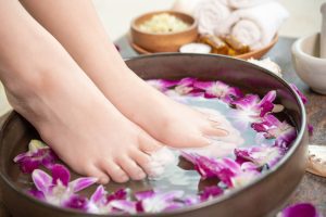 5 Masker Alami untuk Perawatan Kaki Pecah-Pecah, Ada Pisang