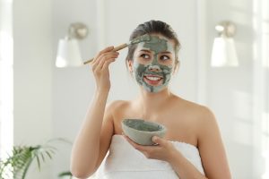 5 Clay Mask Terbaik untuk Wajah Berminyak dan Berjerawat