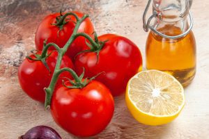 3 Bahan Alami yang Bikin Kulit Sehat dan Glowing, Ada Tomat