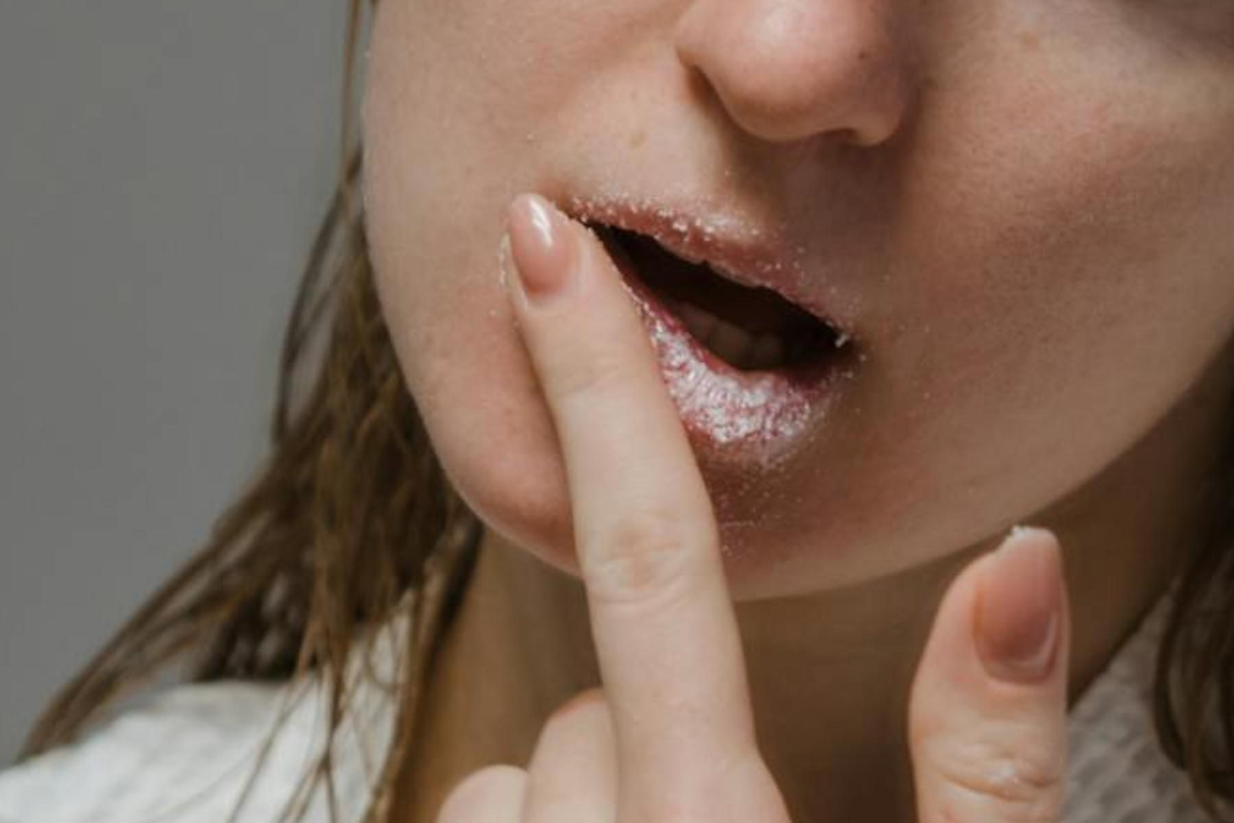 7 Cara Eksfoliasi Bibir, Bikin Sehat dan Tampak Cerah