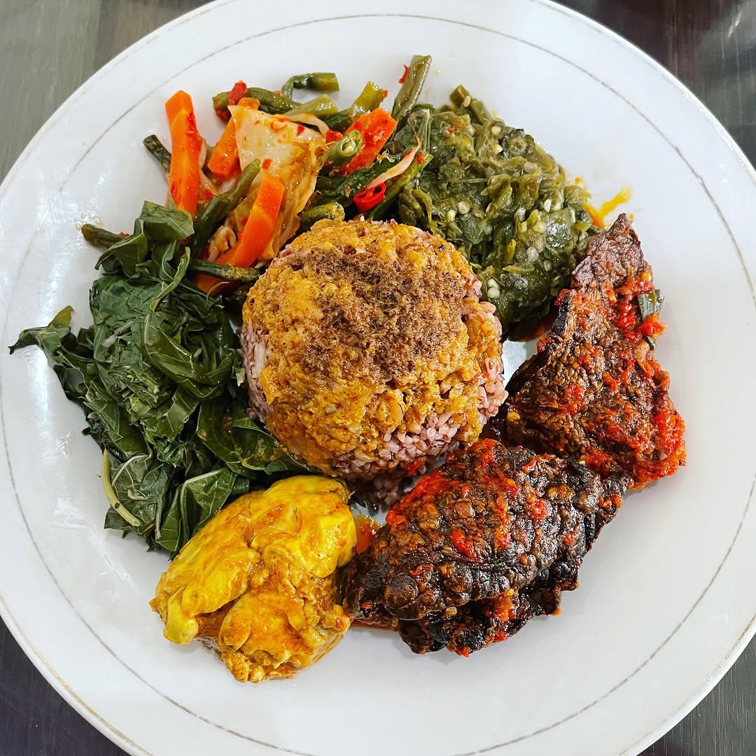 4 Tempat Makan Siang Menu Rendang di Banjarmasin Dijamin Kenyang Poll!