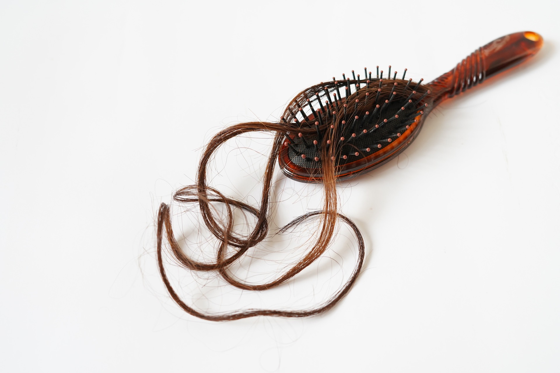 6 Bahan Alami untuk Atasi Rambut Rontok Lengkap Gejalanya