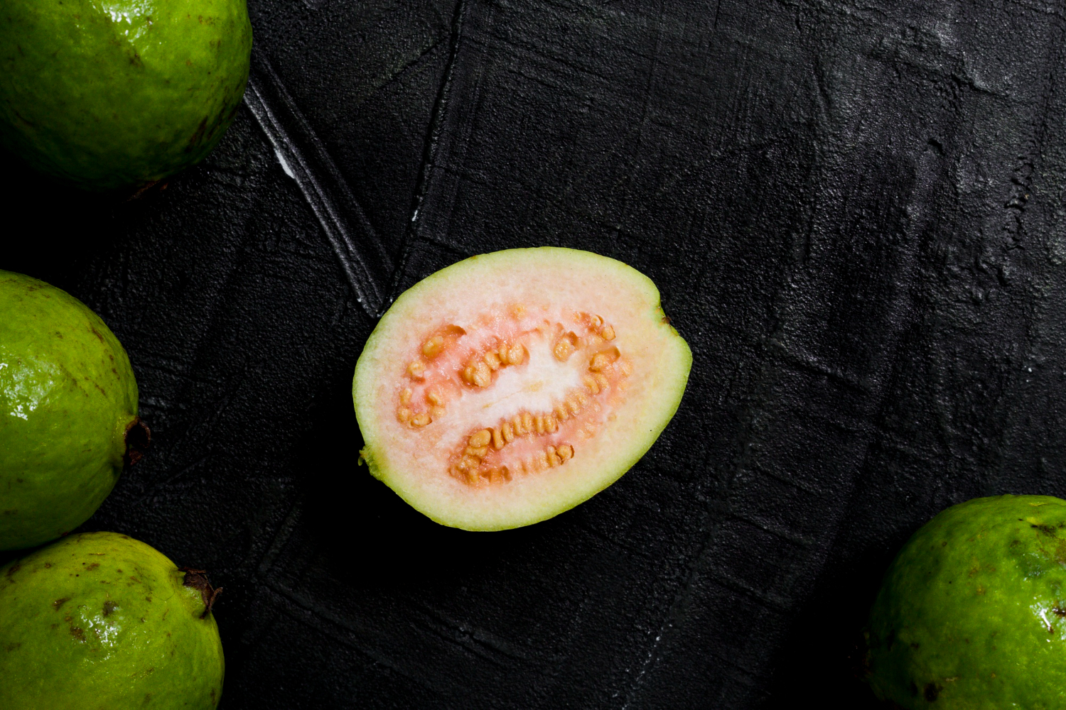 Kulit Glowing dengan Jambu Biji! Ini Manfaat dan Resep Masker Alaminya